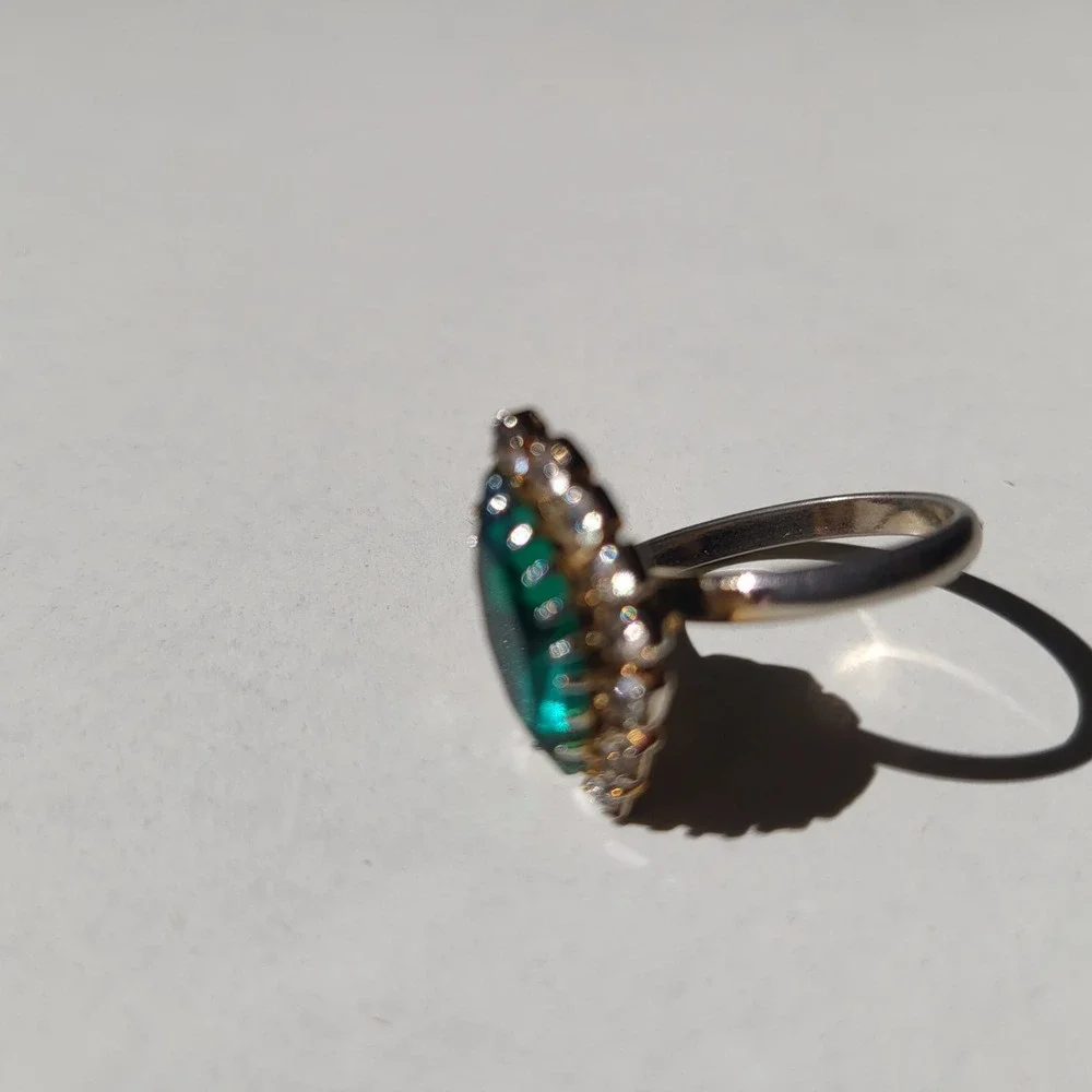 Vintage Marquise Emerald Green Glass Rhinestone Cocktail Ring Size 6 Silver - Picture 5 of 10